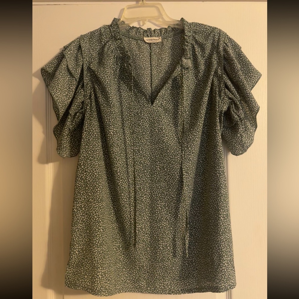 Anna Kaci California Green & white speckle pattern V-Neck Flutter Sleeve Blouse